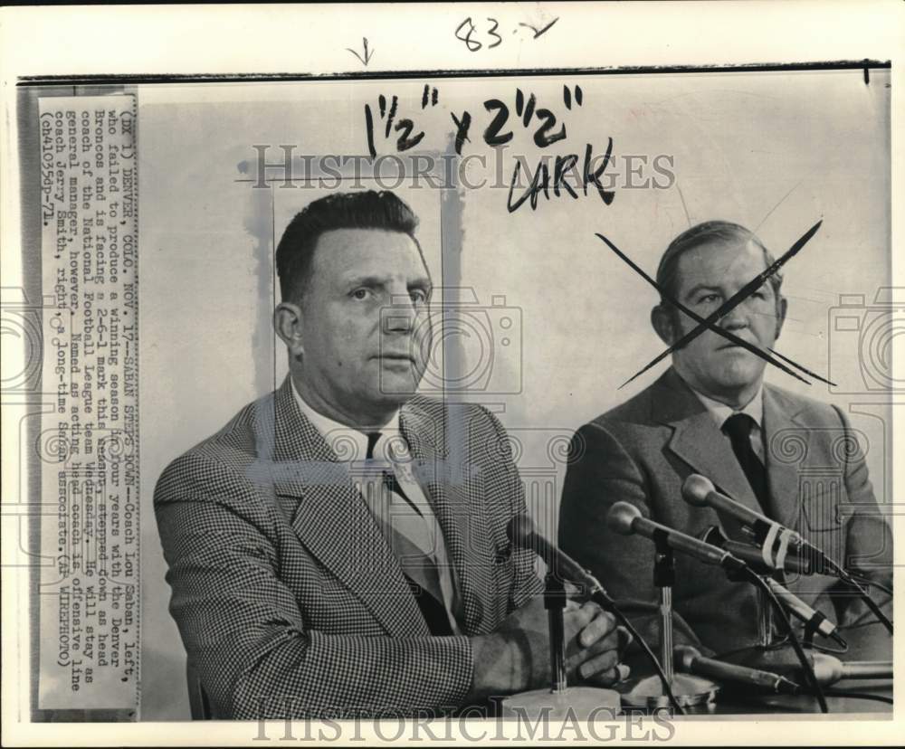 1971 Press Photo Broncos Football Coach Lou Saban, Jerry Smith, Denver, Colorado - Historic Images