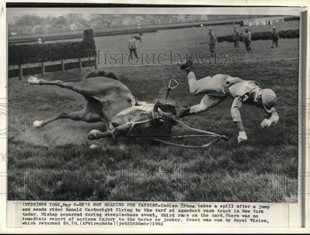 1962 Press Photo Jockey Ronald Cartwright falls off horse Indian Truce, New York - Historic Images