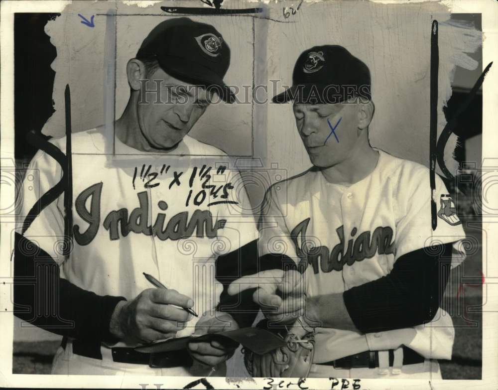 1957 Press Photo Cleveland Indians&#39; Kerby Farrell &amp; Eddie Stanky, Baseball- Historic Images