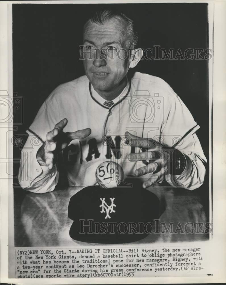 1955 Press Photo New York Giants Manager Bill Rigney in baseball shirt, New York- Historic Images