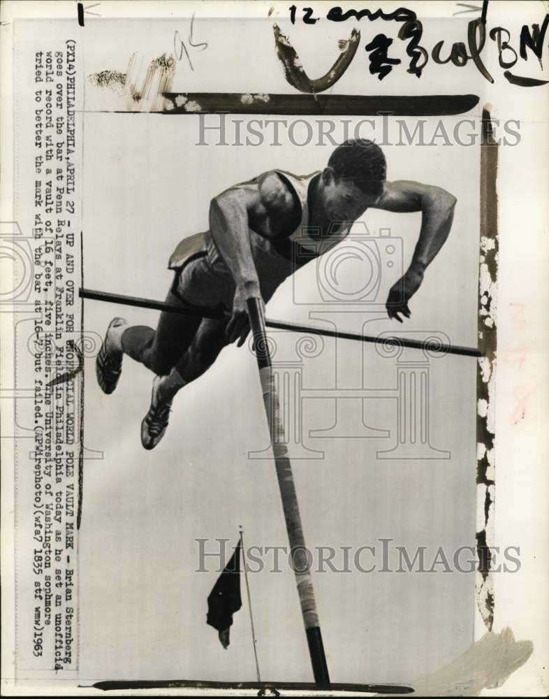 1963 Press Photo Pole vaulter Brian Sternberg, Penn Relays, Philadelphia - Historic Images