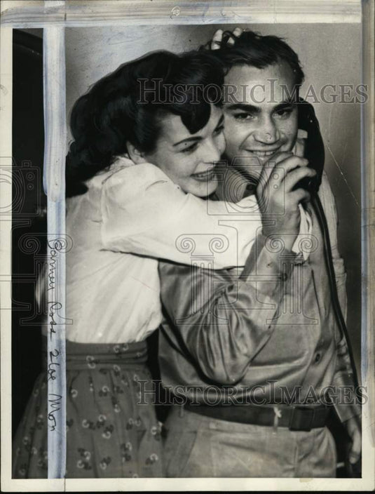 1943 Press Photo Boxer & Marine Barney Ross with wife Cathy Howlett - pis01591- Historic Images