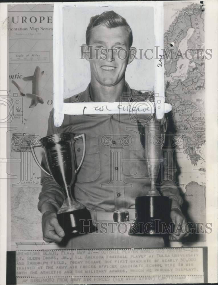 1944 Press Photo Lieutenant Glenn Dobbs Jr. wins athletic &amp; military award, FL - Historic Images