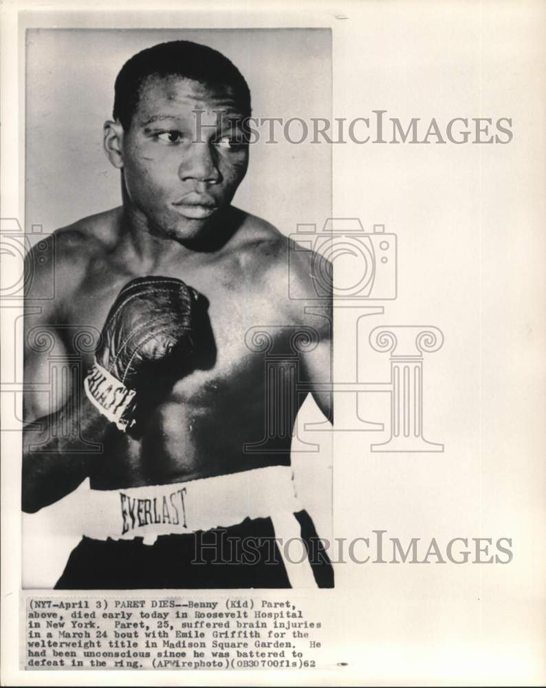 1962 Press Photo Welterweight Boxer Benny (Kid) Paret Poses Before New York Bout- Historic Images