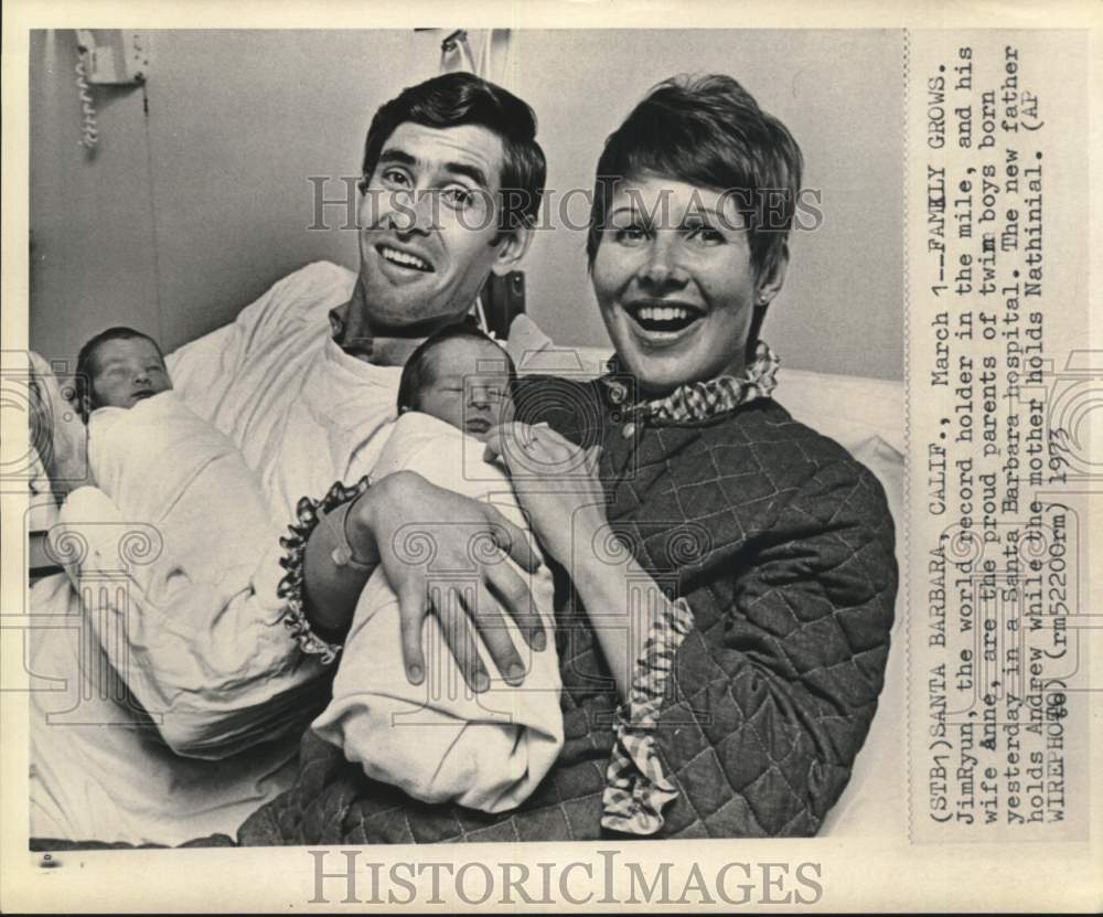 1973 Press Photo Athlete Jim Ryun &amp; family, Santa Barbara hospital, California- Historic Images