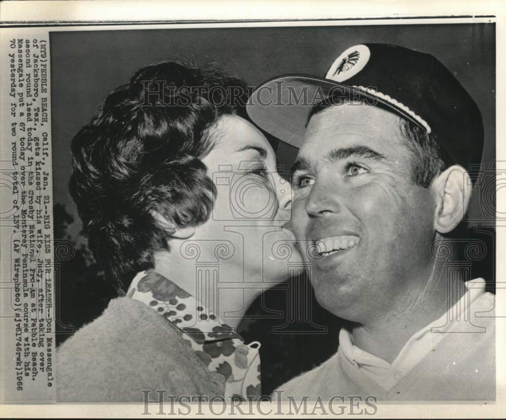 1966 Press Photo Golfer Don Massengale &amp; wife Judy, Crosby National Pro-Am, CA - Historic Images