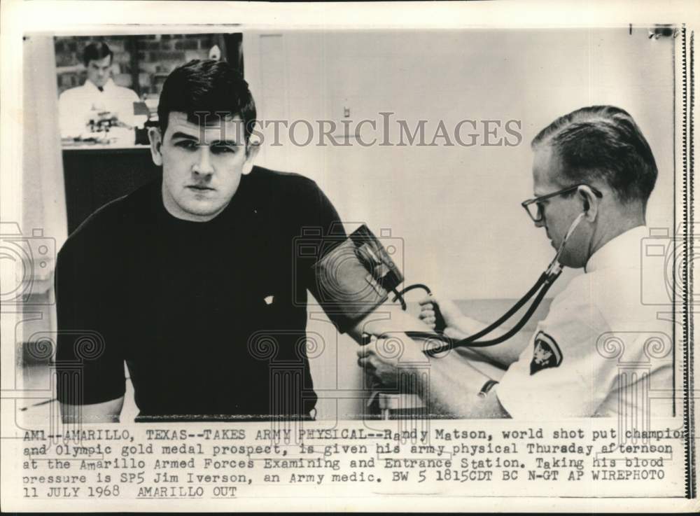 1968 Press Photo Randy Matson & Jim Iverson, army medical exam, Amarillo, Texas- Historic Images