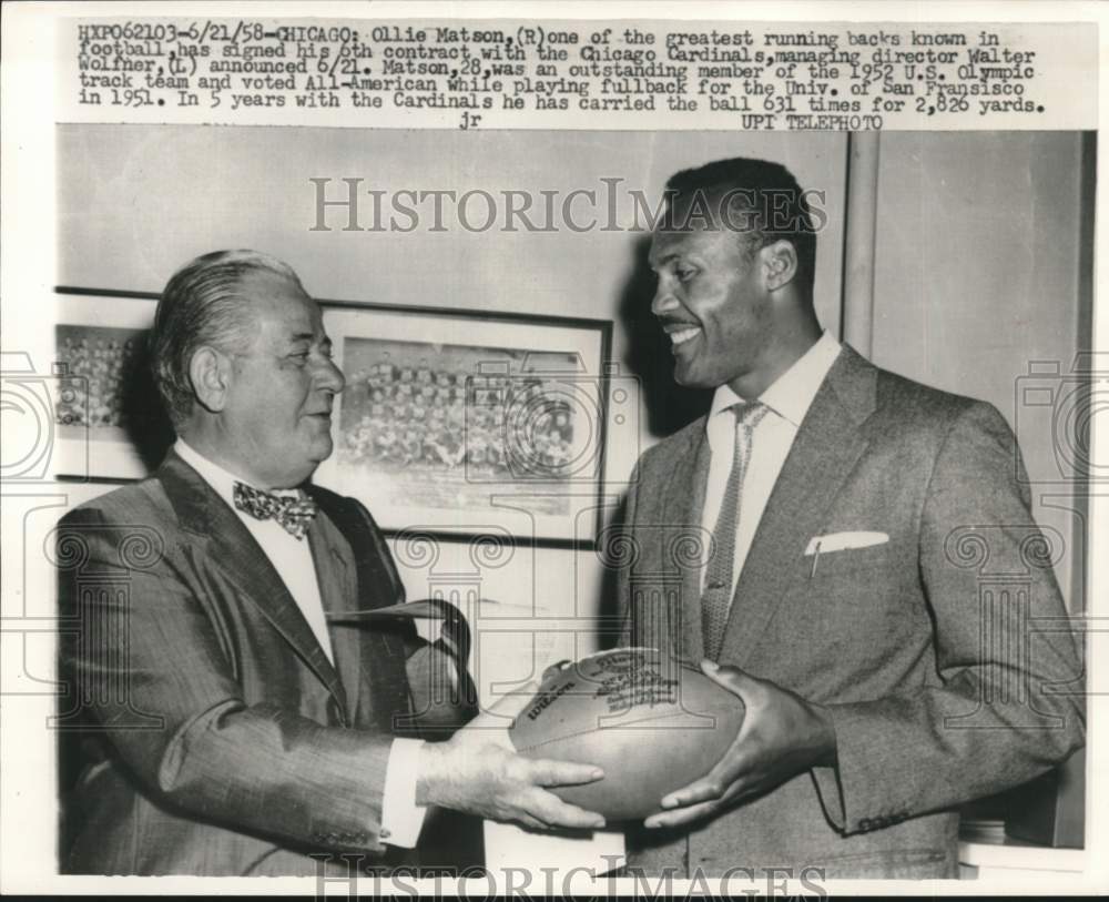 1958 Press Photo Chicago Cardinals&#39; Ollie Matson &amp; Walter Wolfner, Chicago - Historic Images