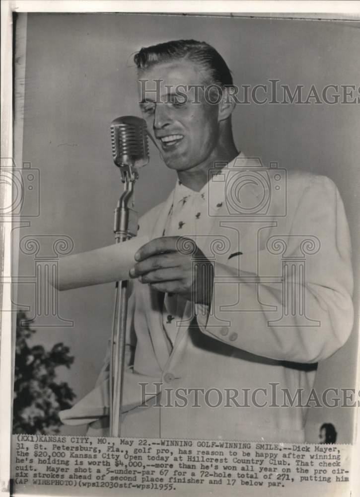 1955 Press Photo Golfer Dick Mayer with his winnings, Kansas City Open, Missouri- Historic Images