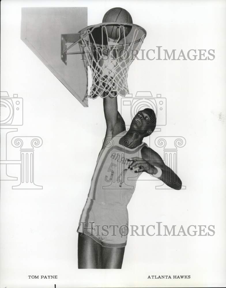 1977 Press Photo Atlanta Hawks' Tom Payne dunks ball onto basket - pis02962- Historic Images