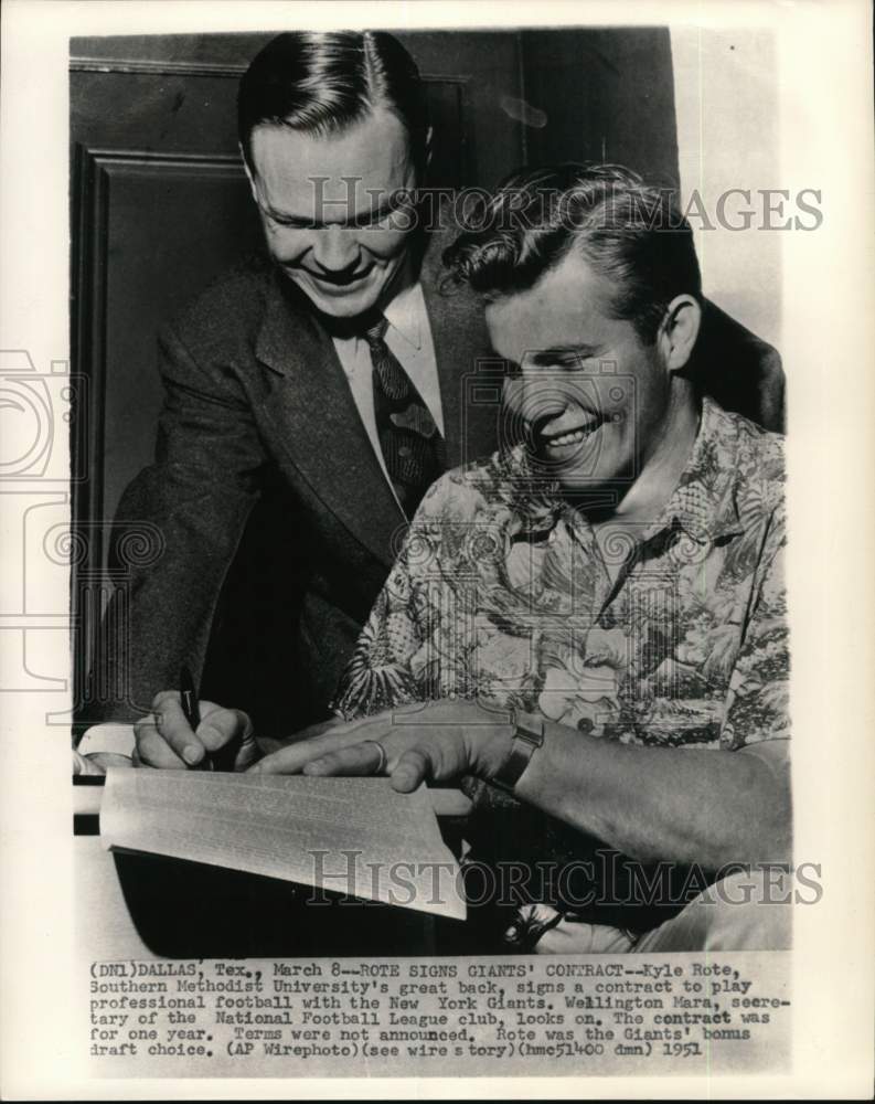 1951 Press Photo Football player Kyle Rote, NFL secretary Wellington Mara, TX- Historic Images