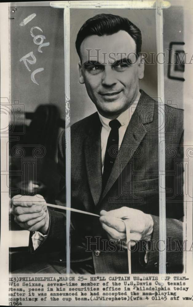 1964 Press Photo Tennis player Vic Seixas at securities office, Philadelphia, PA- Historic Images