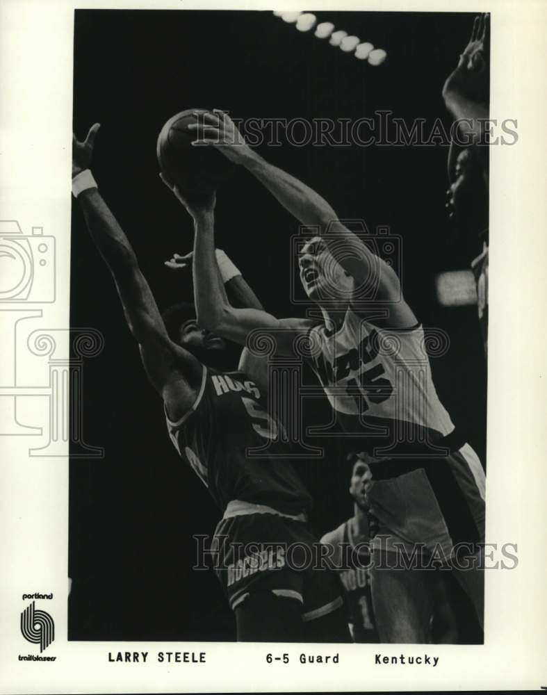 1979 Press Photo Portland Trailblazers&#39; Larry Steele against Houston Rockets - Historic Images