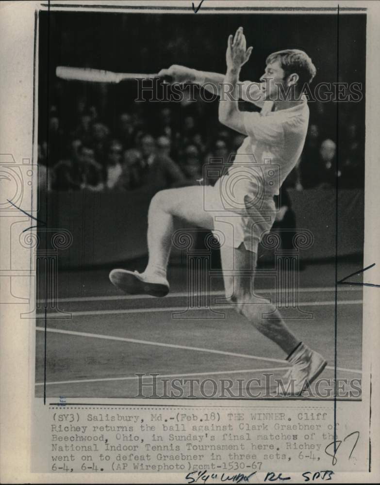 1967 Press Photo Tennis player Cliff Richey returns ball, Salisbury, Maryland- Historic Images