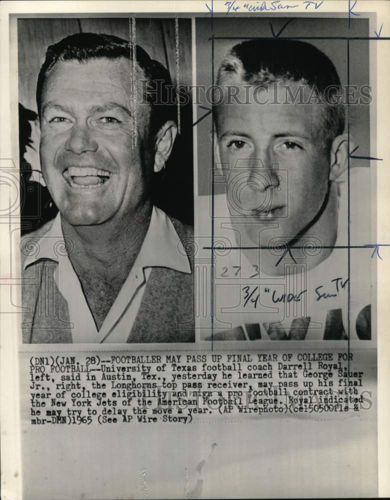 1965 Press Photo University of Texas coach Darrell Royal, player George Sauer Jr - Historic Images