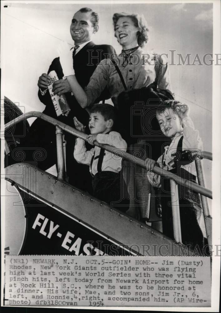 1954 Press Photo New York Giants&#39; Jim &quot;Dusty&quot; Rhodes with family, Newark, NJ- Historic Images