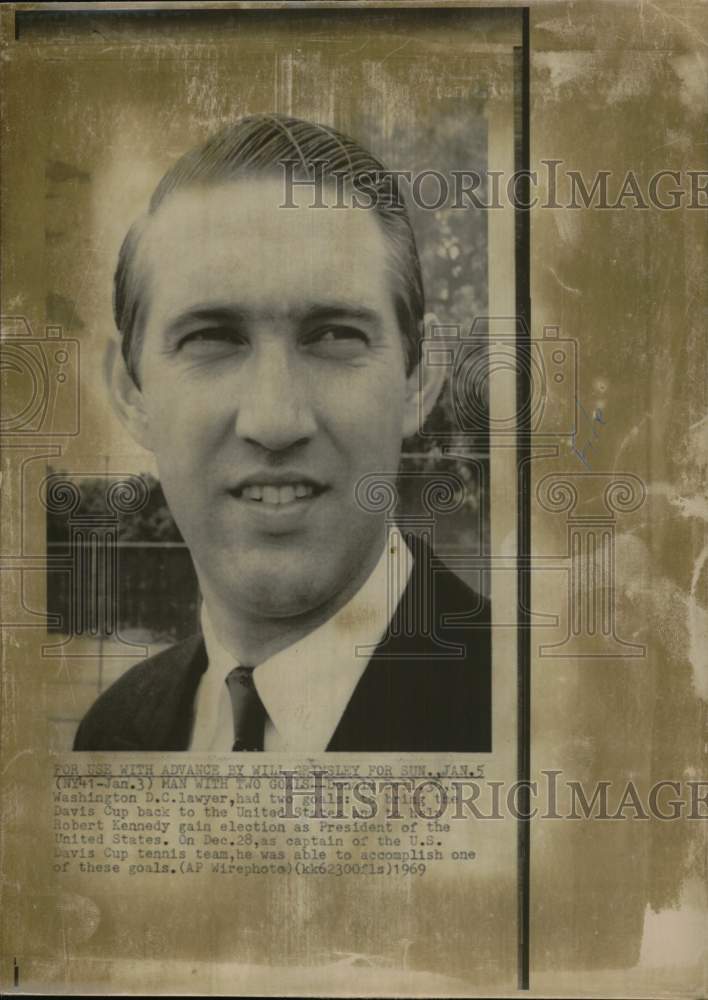 1969 Press Photo Donald Dell, lawyer and a captain of U.S. Davis Cup tennis team- Historic Images