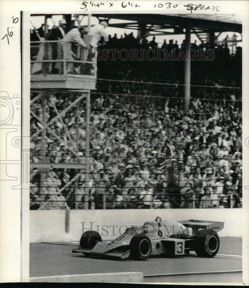 1974 Press Photo Race car driver Johnny Rutherford wins Indianapolis 500- Historic Images