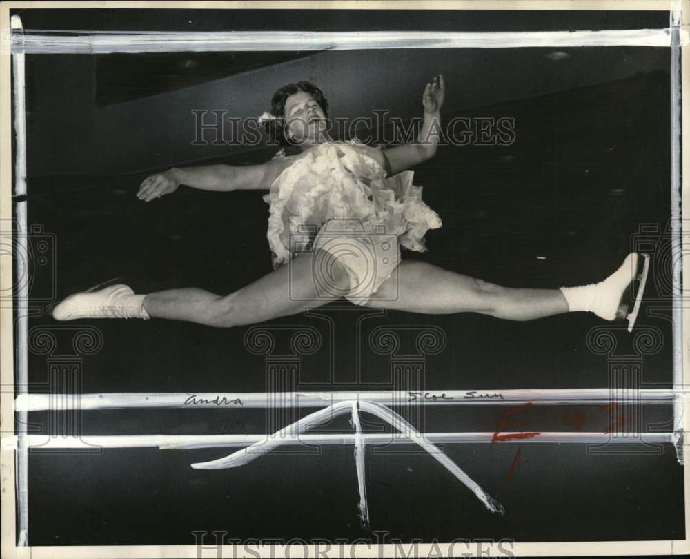 1951 Press Photo Ice skater Andra McLaughlin's split-jump, Ice Arena - pis03834- Historic Images