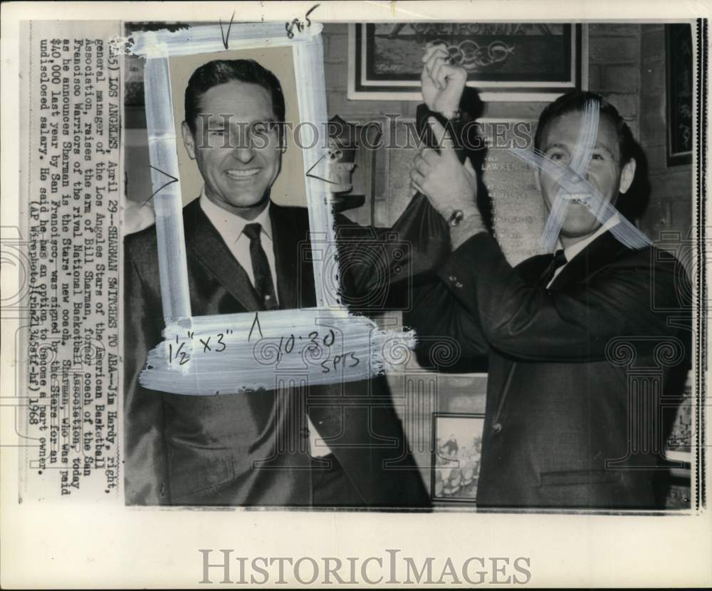 1968 Press Photo Los Angeles Stars basketball coach Bill Sharman &amp; Jim Hardy, CA- Historic Images