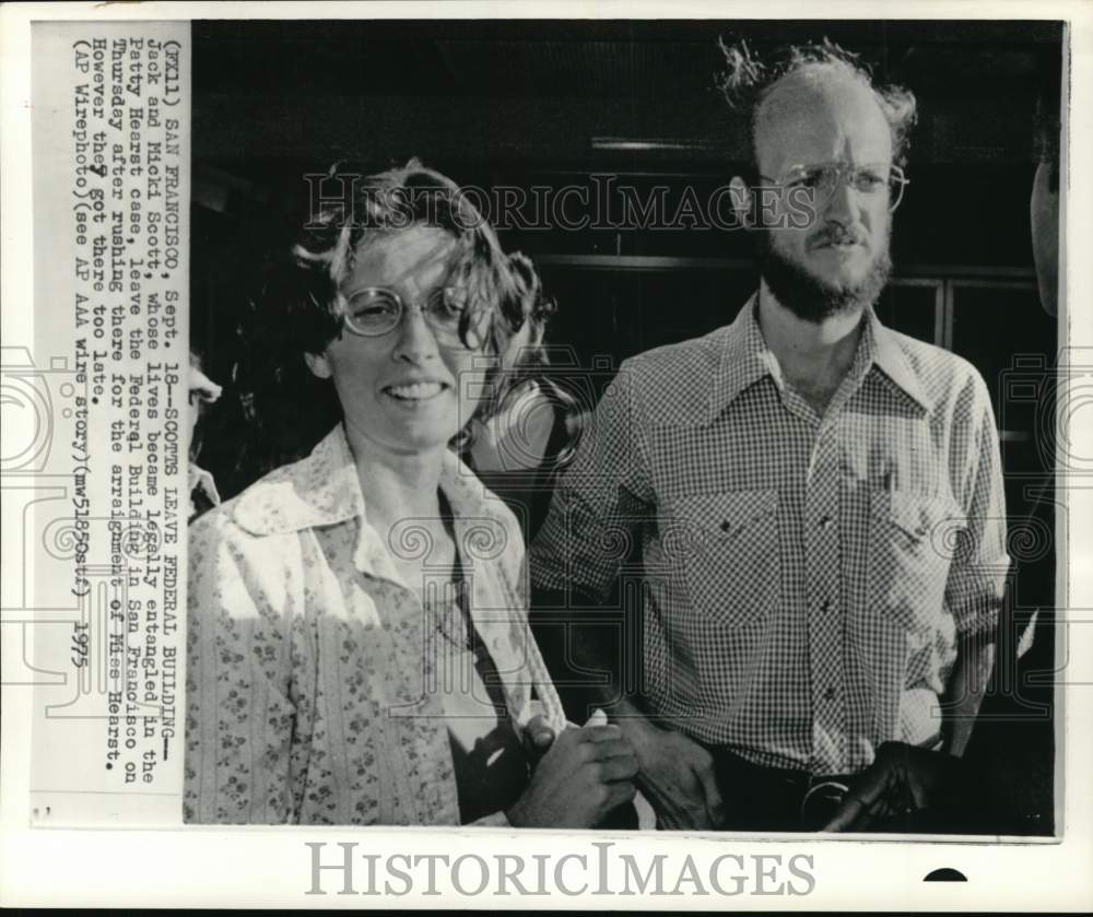 1975 Press Photo Jack &amp; Micki Scott leaving Federal Building, San Francisco - Historic Images
