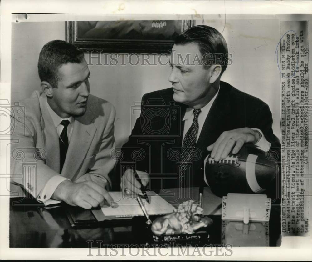 1955 Press Photo Football player Dave Middleton & Lions' Buddy Parker, MI - Historic Images