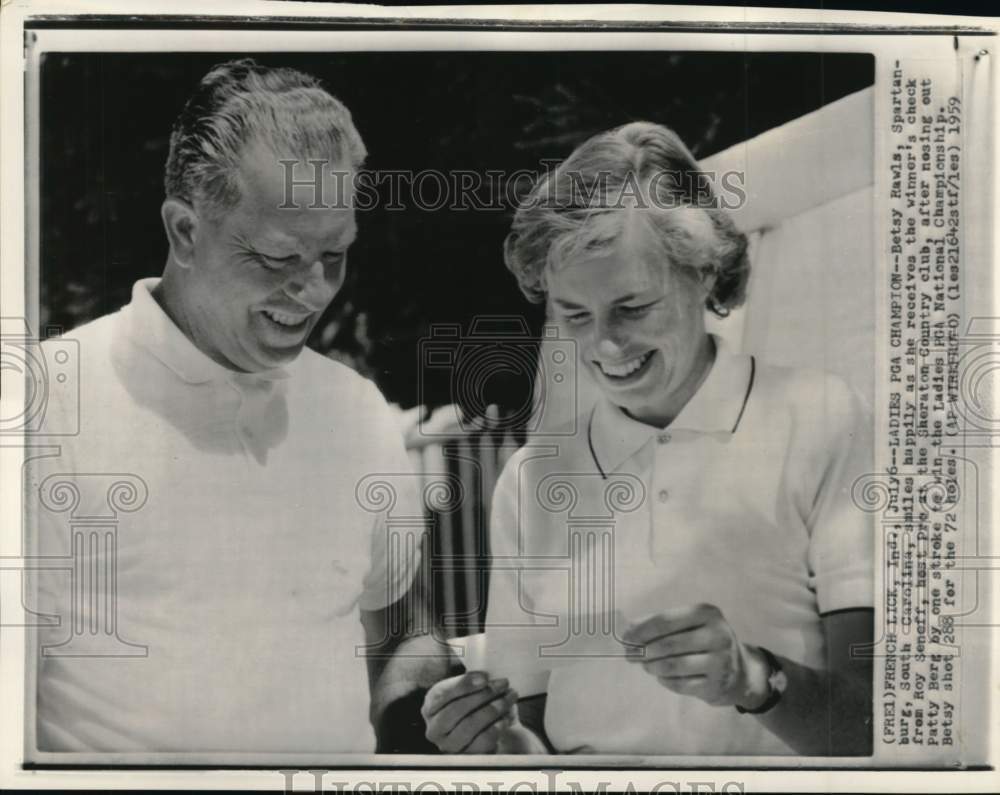 1959 Press Photo Golfer Betsy Rawls awarded check, Roy Seneff, Sheraton Club, IN - Historic Images