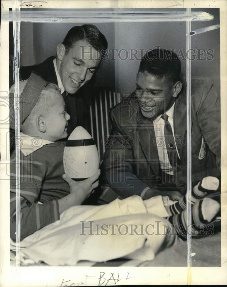 1956 Press Photo John Brodie, Abe Woodson & Shriners patient Teddy, Football, CA - Historic Images