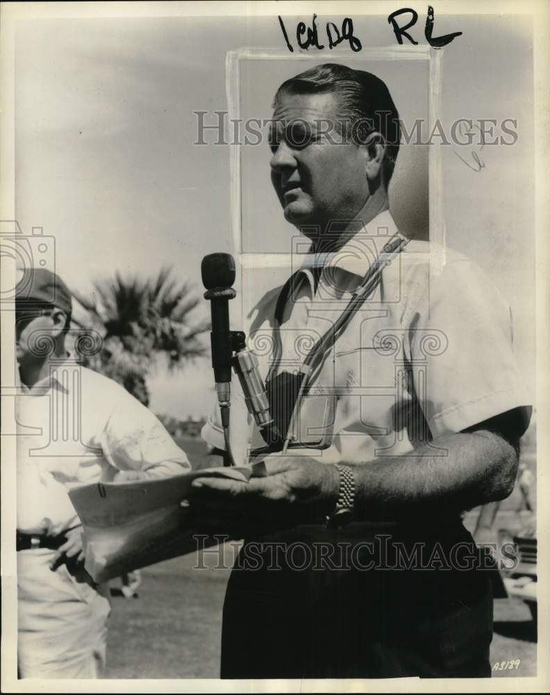 1963 Press Photo Golfer Jimmy Demaret holds papers and microphone - pis04577 - Historic Images