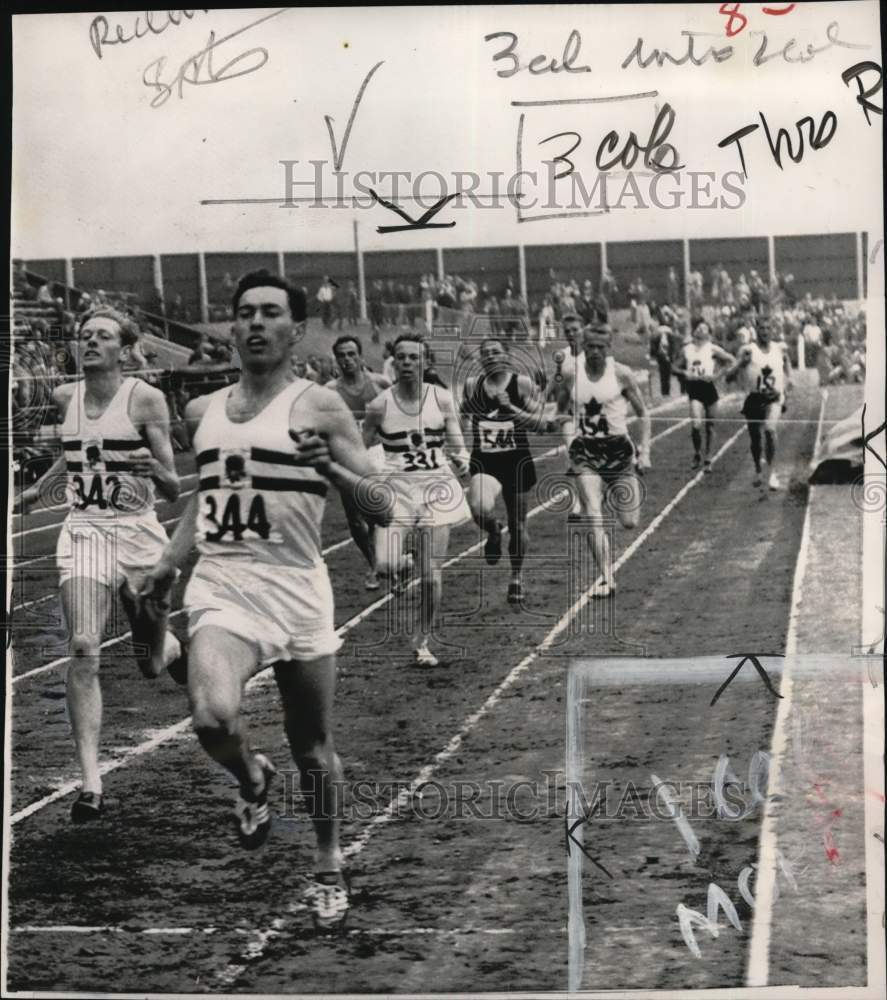 1954 Press Photo Derek J N Johnson wins 880-yard finals, British Empire Games - Historic Images