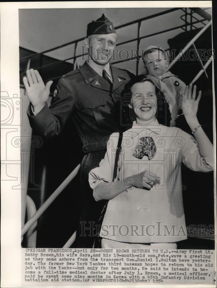 1954 Press Photo Army First Lieutenant Bobby Brown &amp; family, San Francisco - Historic Images