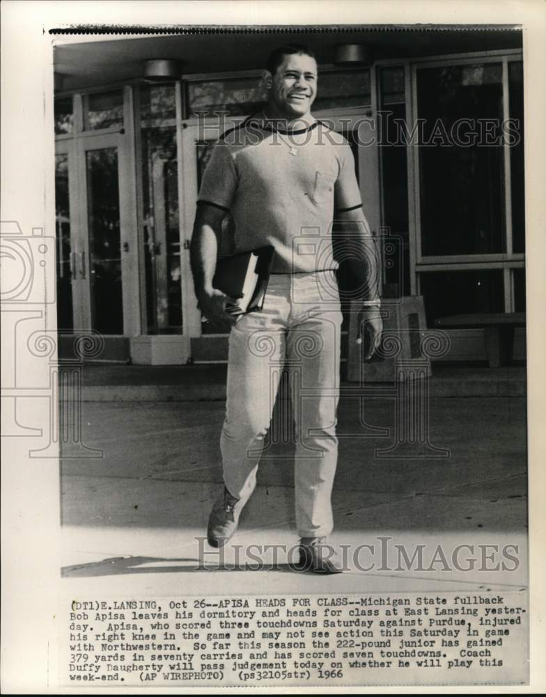 1966 Press Photo Michigan State's Bob Apisa leaves dormitory, East Lansing - Historic Images