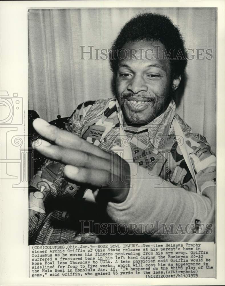 1975 Press Photo Ohio State&#39;s Archie Griffin with injury, Football, Columbus, OH - Historic Images