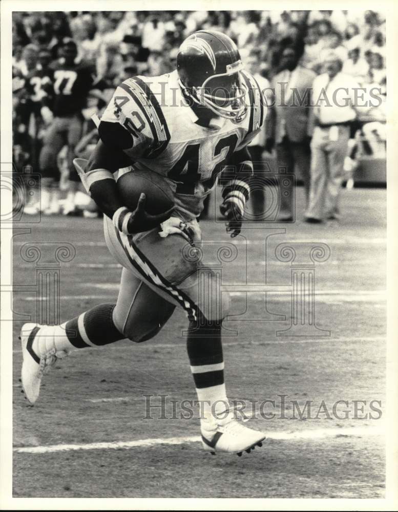 1984 Press Photo San Diego Charges&#39; running back Pete Johnson during game - Historic Images