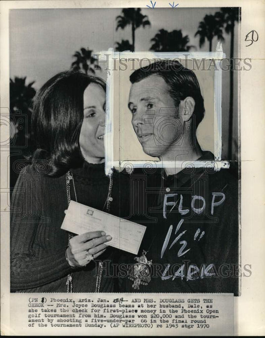 1970 Press Photo Golfer Dale Douglass & wife Joyce, Phoenix Open Golf, Arizona- Historic Images