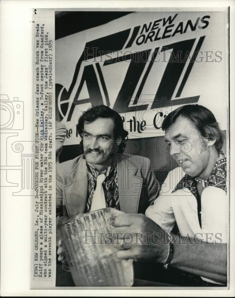 1975 Press Photo Jazz Basketball Butch Van Breda Kolff, Player Rich Kelley- Historic Images