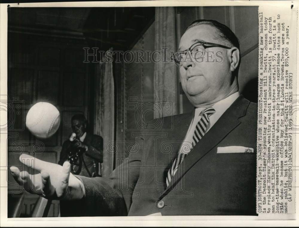 1959 Press Photo Detroit Tigers&#39; new President Bill Dewitt tossing baseball, MI - Historic Images