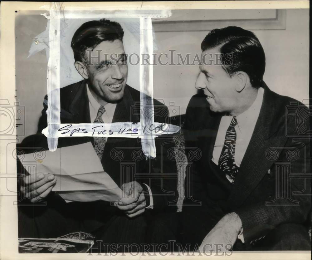 1945 Press Photo Baseball official Del Bissonette in meeting with associate.- Historic Images