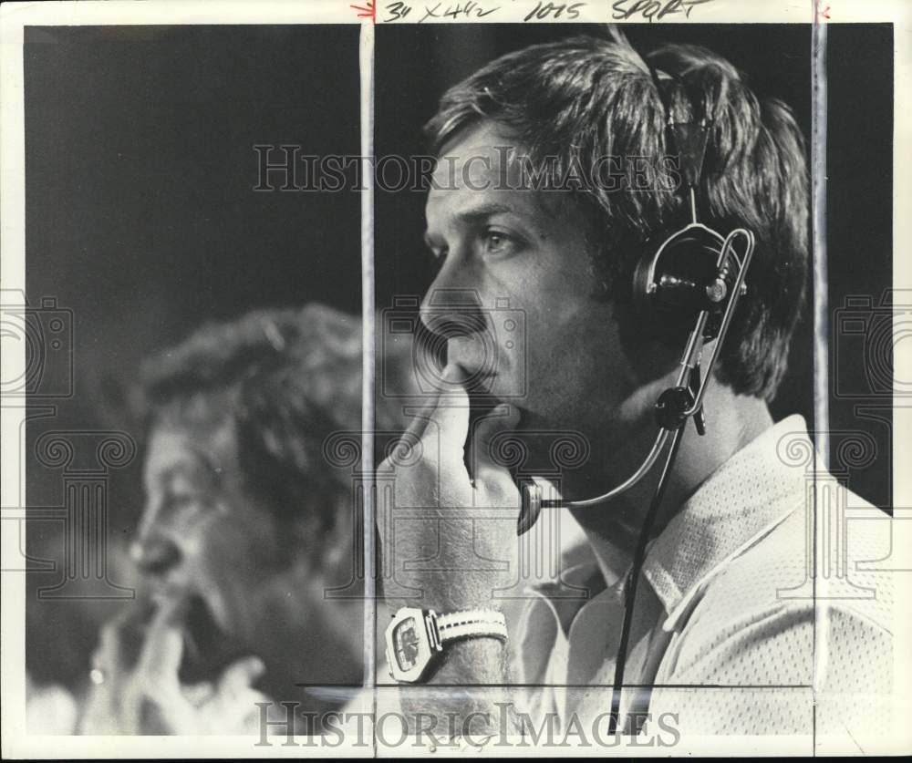 1976 Press Photo Rookie Coach Terry Donahue during game - pis05346 - Historic Images