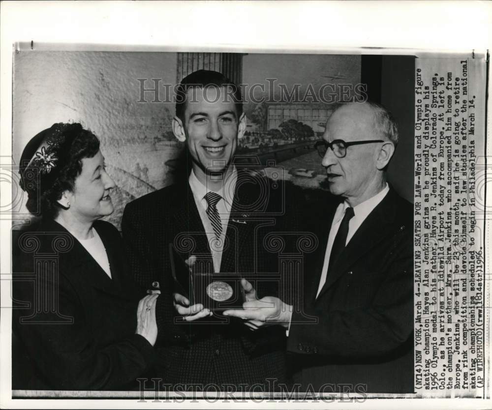 1956 Press Photo Ice skater Hayes Alan Jenkins & family, Idlewild Airport, NY - Historic Images