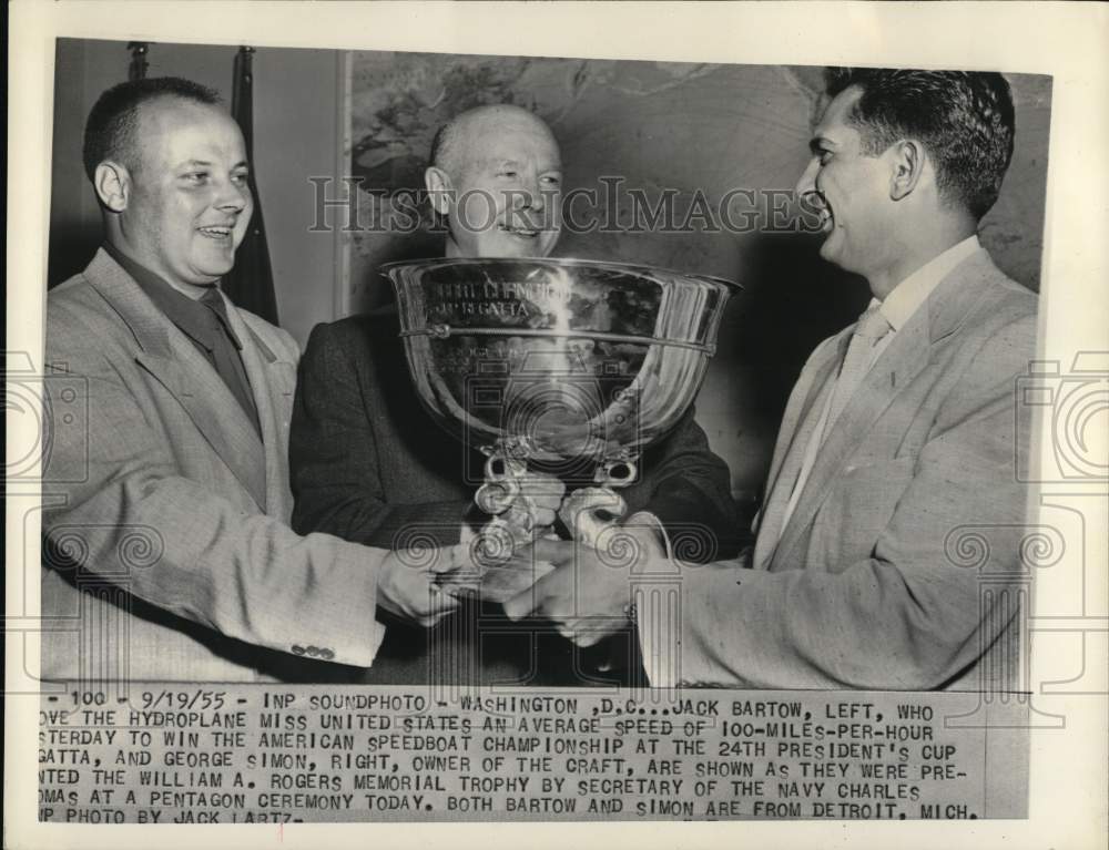 1955 Press Photo Hydroplane racer Jack Bartow Rogers given Memorial Trophy, DC- Historic Images