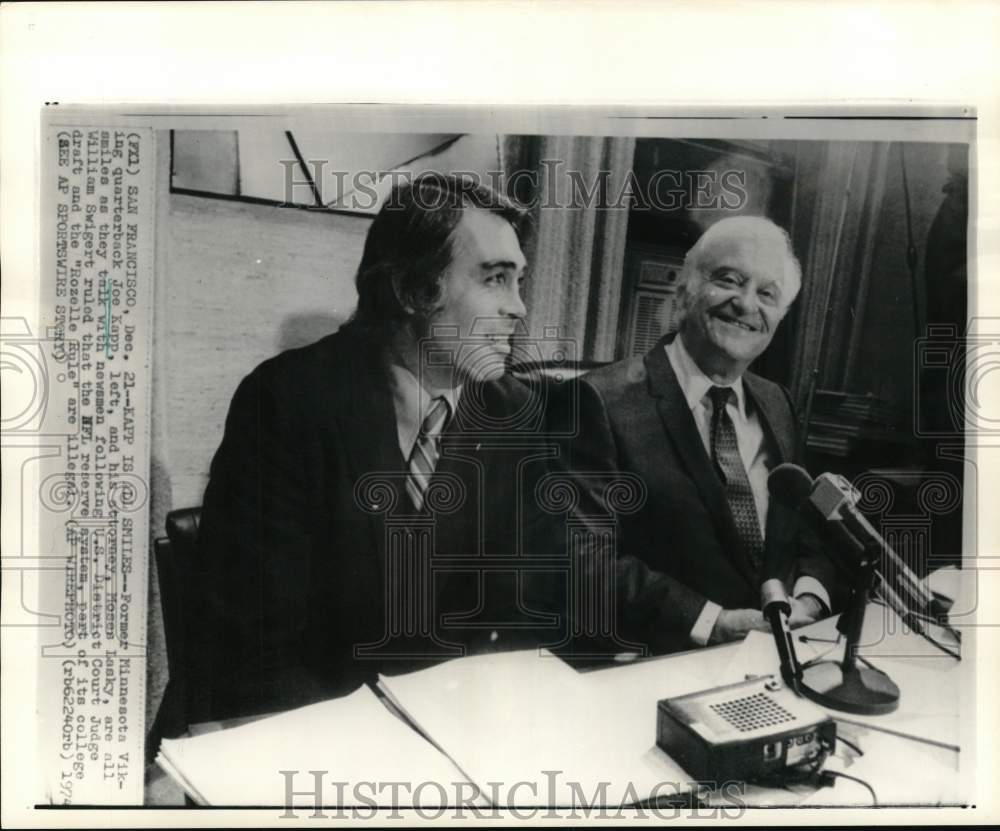 1974 Press Photo Former Football Quarterback Joe Kapp And Attorney Moses Lasky - Historic Images