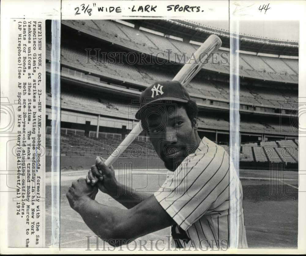 1974 Press Photo New York Yankees&#39; baseball player Bobby Bonds, Shea Stadium, NY- Historic Images