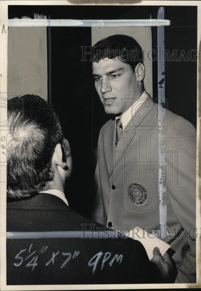 1968 Press Photo Basketball player Bobby Kauffman with new boss Don Richman- Historic Images