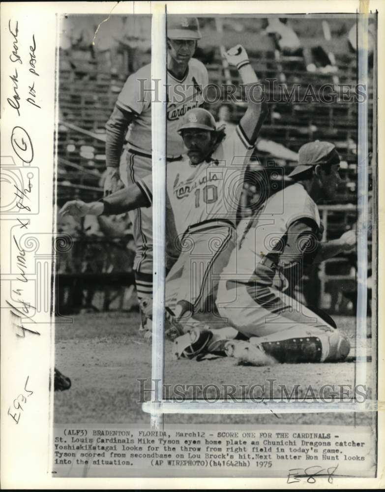 1975 Press Photo Cardinals&#39; Mike Tyson, Ron Hunt; Yoshiaki Katagai, Baseball, FL- Historic Images