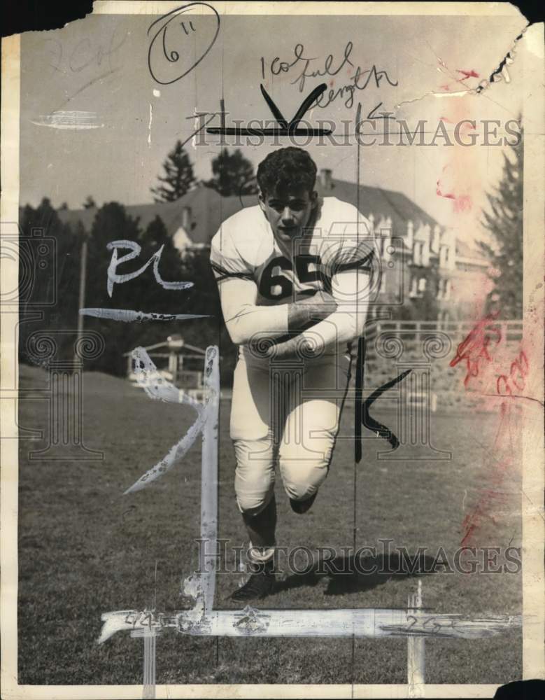 1951 Press Photo Former Beaver Sam Baker, Football, Catholic Memorial Stadium - Historic Images