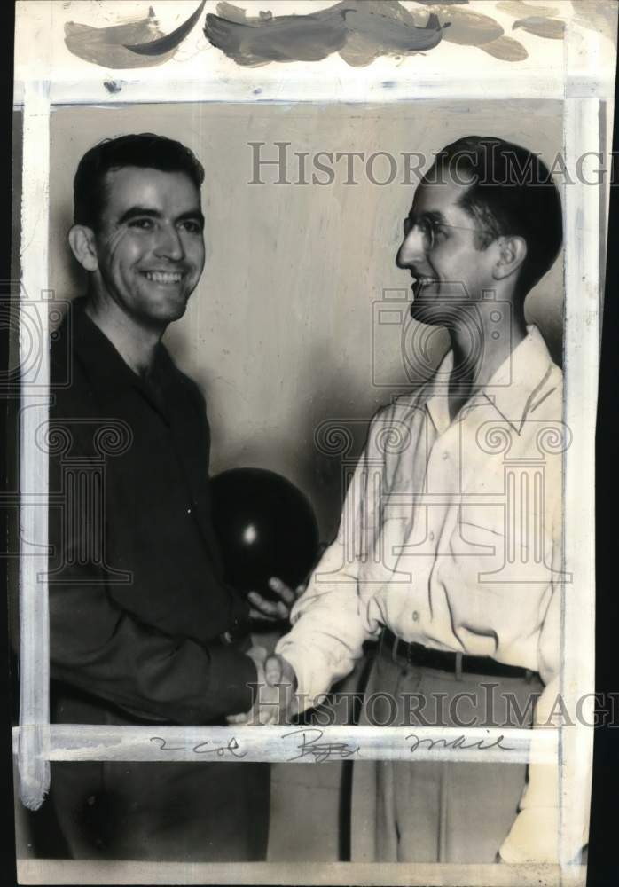 1944 Press Photo Buddy Bomar, Paul Krumske, National Match Bowling Game, Chicago - Historic Images