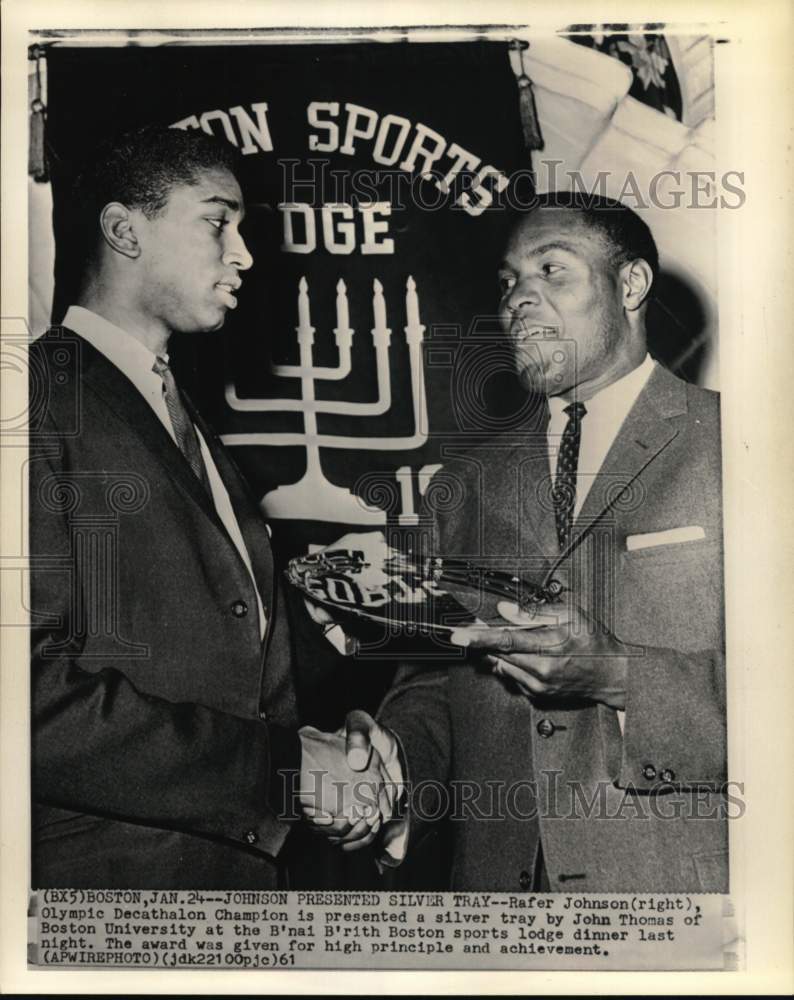 1961 Press Photo Decathlete Rafer Johnson awarded silver tray, John Thomas, MA - Historic Images