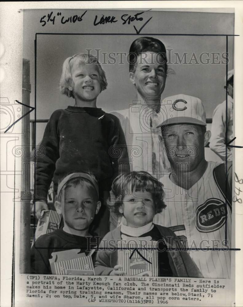 1966 Press Photo Cincinnati Reds' baseball player Marty Keough & family, Florida- Historic Images