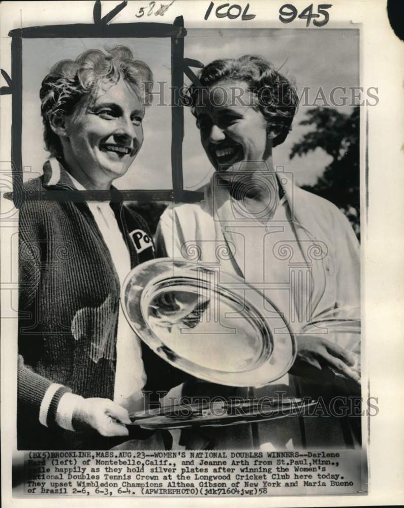1958 Press Photo Darlene Hard & Jeanne Arth, National Doubles Tennis winners, MA - Historic Images